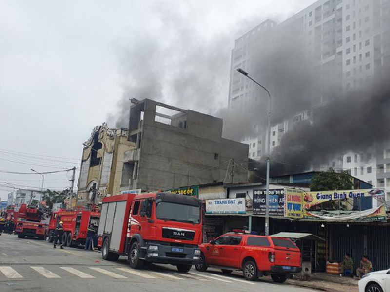 Vụ cháy quán karaoke ở Bình Dương: Đã xác định 12 người chết, 40 người đang cấp cứu